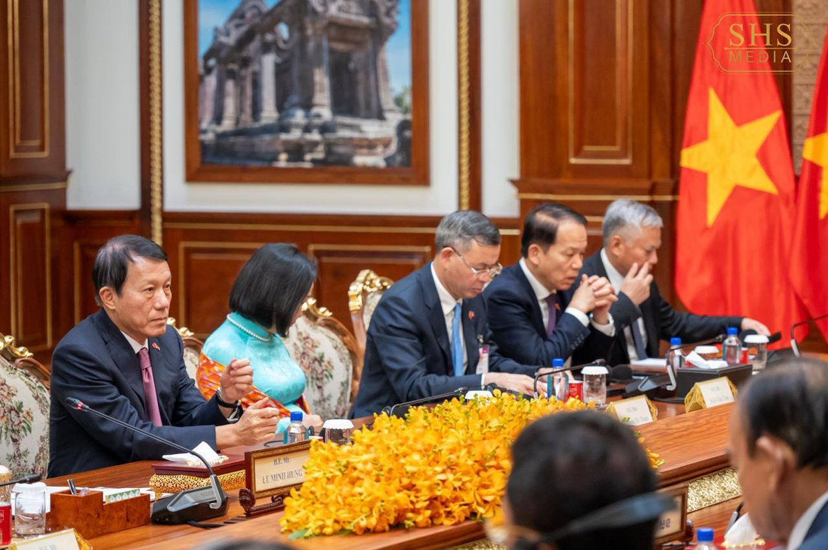 柬埔寨参议院主席洪森在金边会见越南总理黎明兴,双方就加强双边