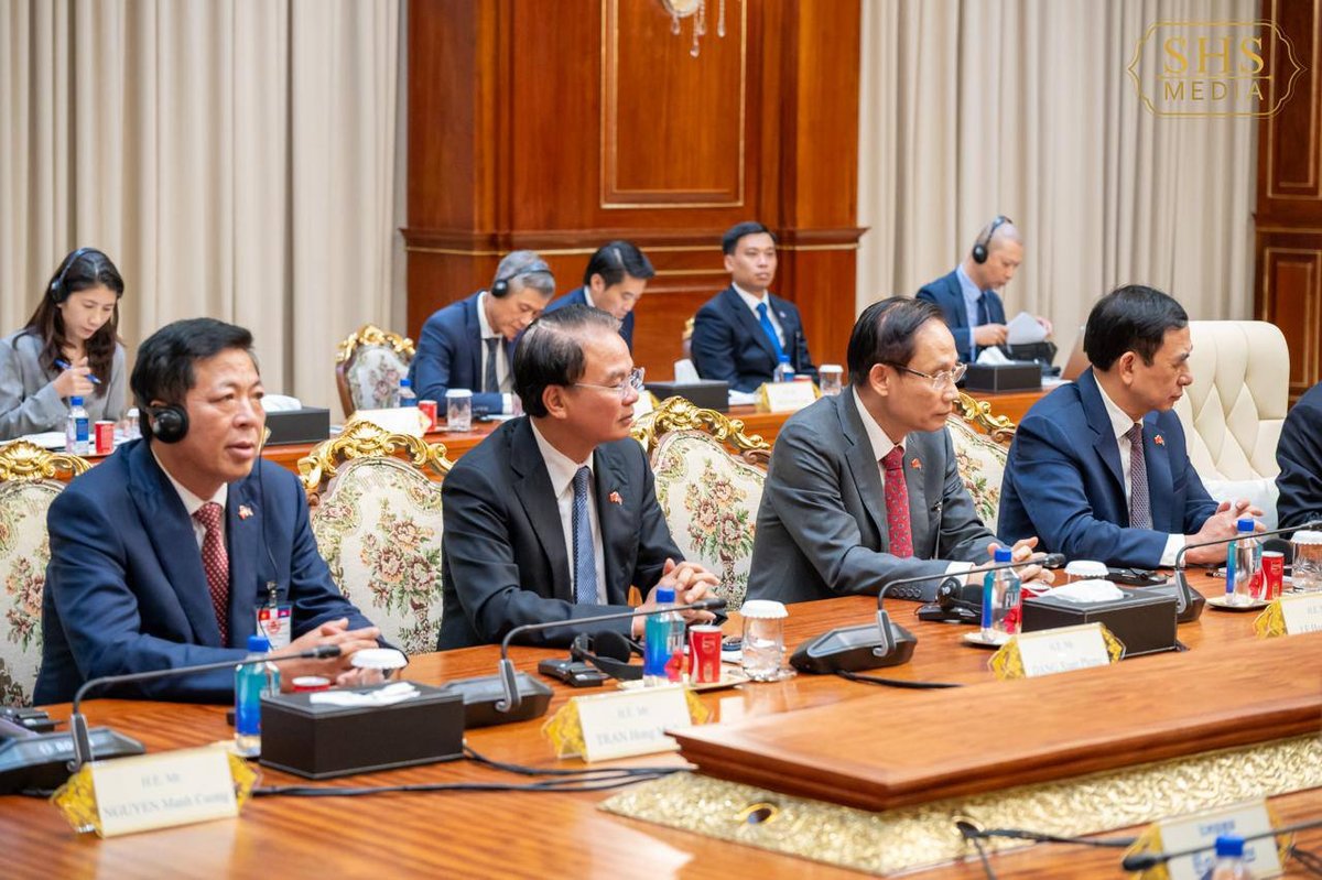 柬埔寨参议院主席洪森在金边会见越南总理黎明兴,双方就加强双边