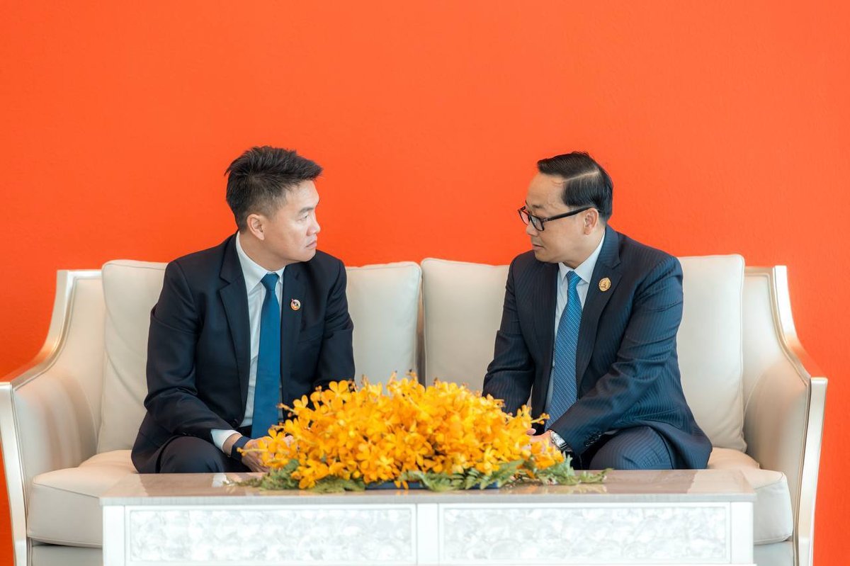 应洪玛奈邀请,老挝青年代表团于10月5日抵达金边,开启为期4