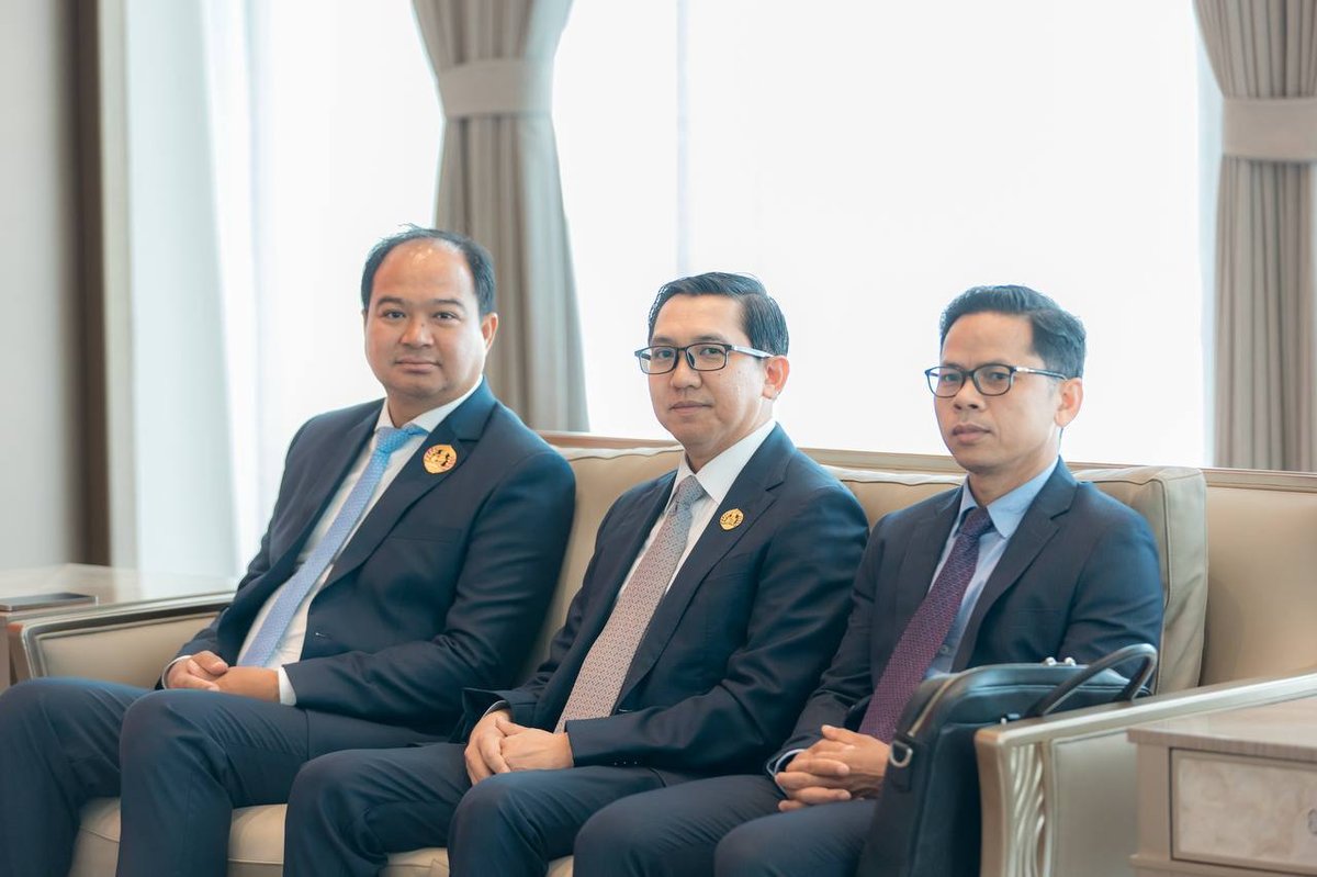 应洪玛奈邀请,老挝青年代表团于10月5日抵达金边,开启为期4