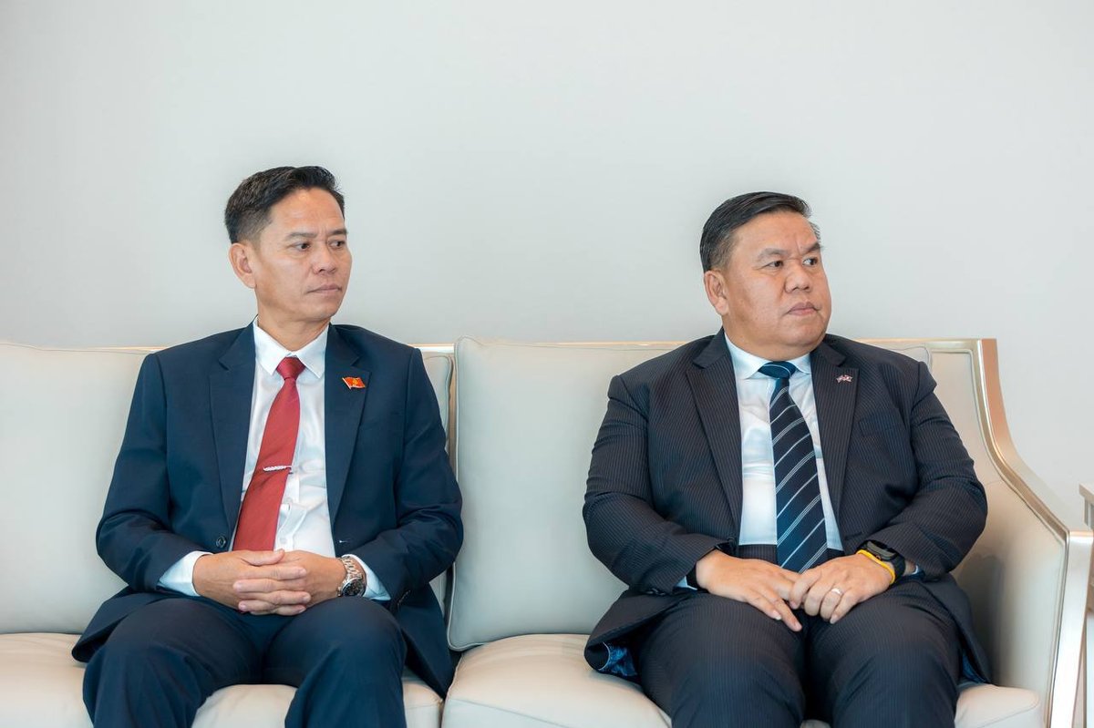 应洪玛奈邀请,老挝青年代表团于10月5日抵达金边,开启为期4