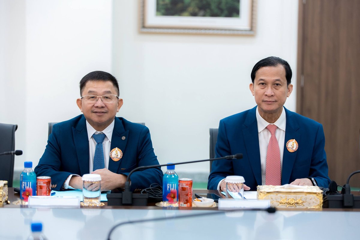 洪玛奈总理在金边会见老挝青年代表团,双方就加强两国青年组织合
