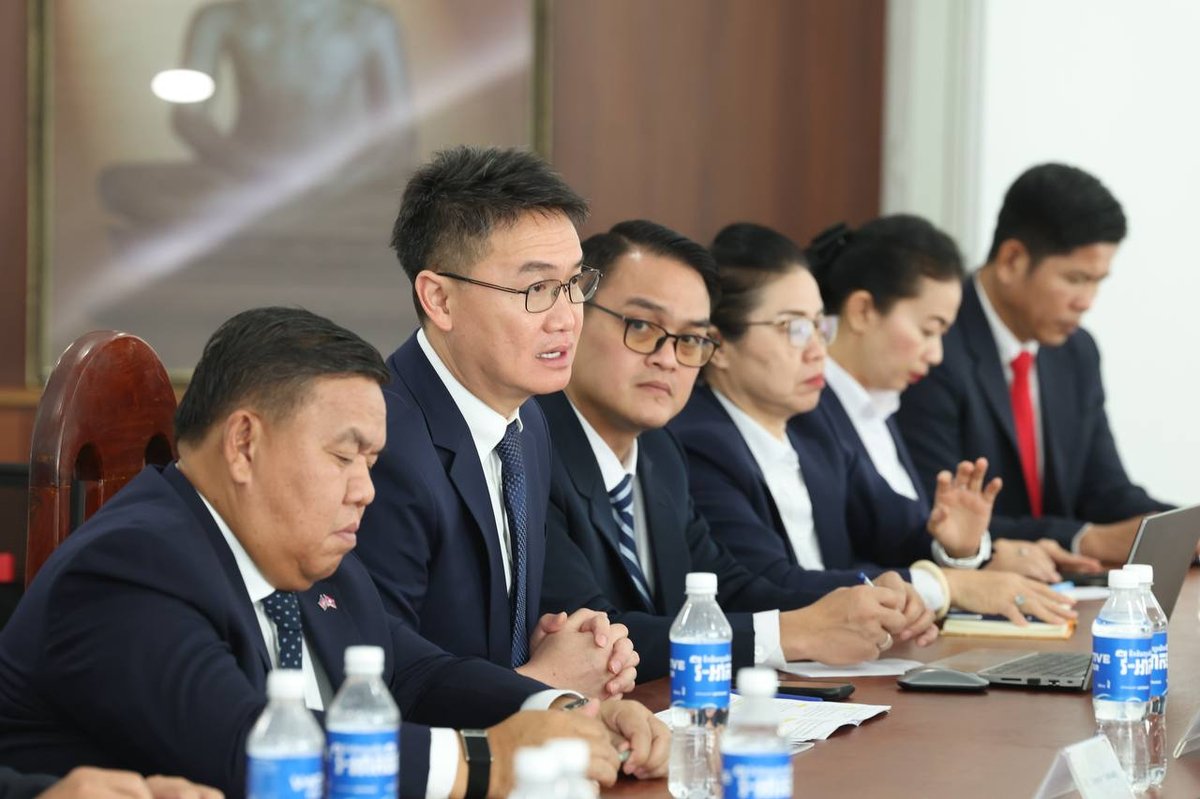 洪玛尼率团会见老挝青年代表团 签署合作备忘录