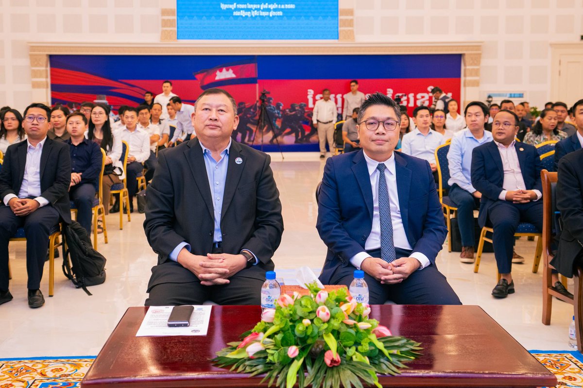 友利银行总裁访柬与国家银行行长会谈