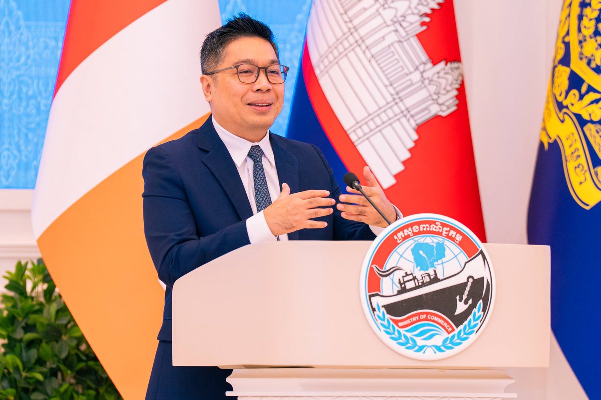 友利银行总裁访柬与国家银行行长会谈