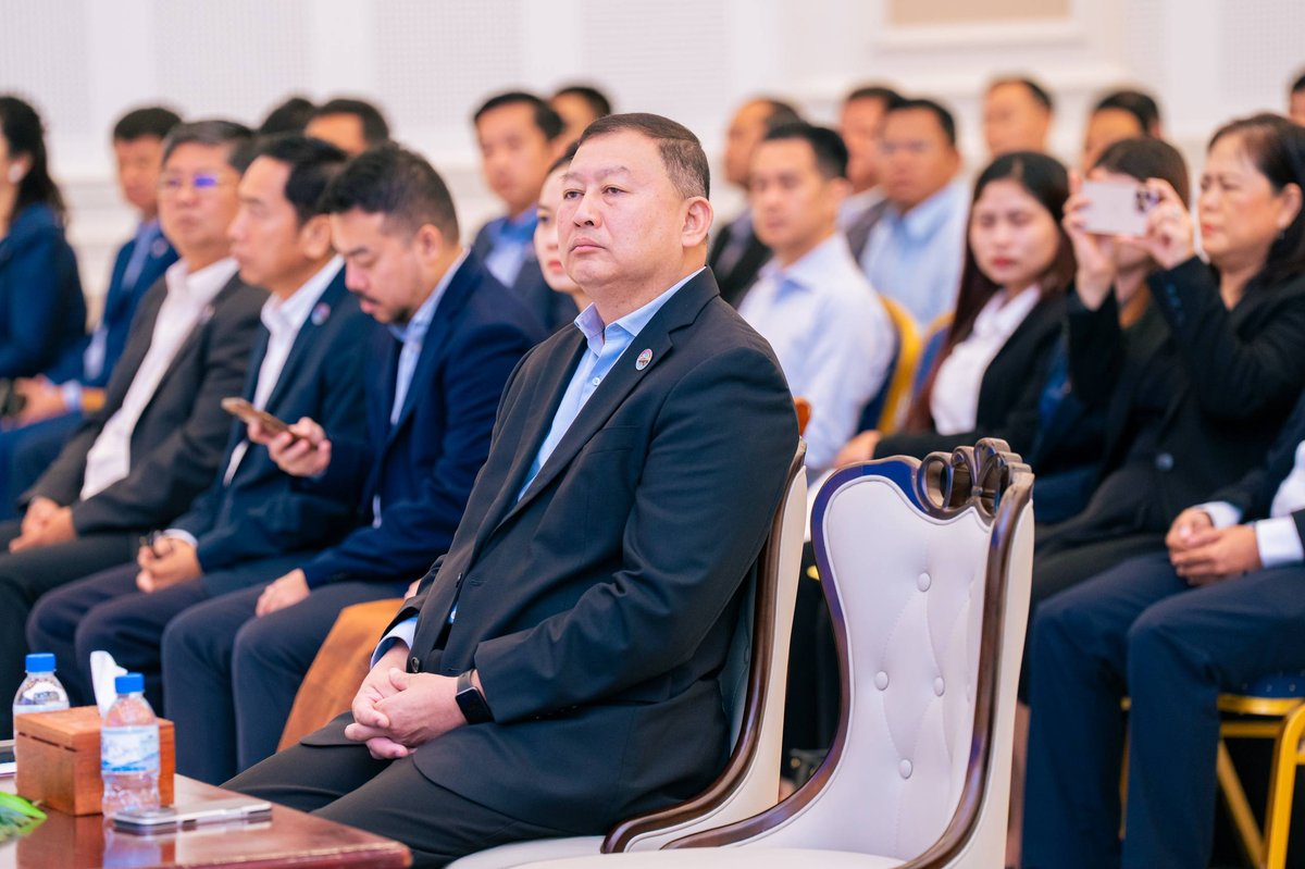 友利银行总裁访柬与国家银行行长会谈