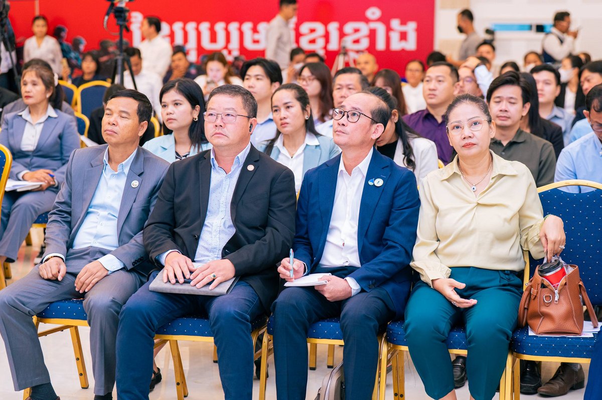 友利银行总裁访柬与国家银行行长会谈
