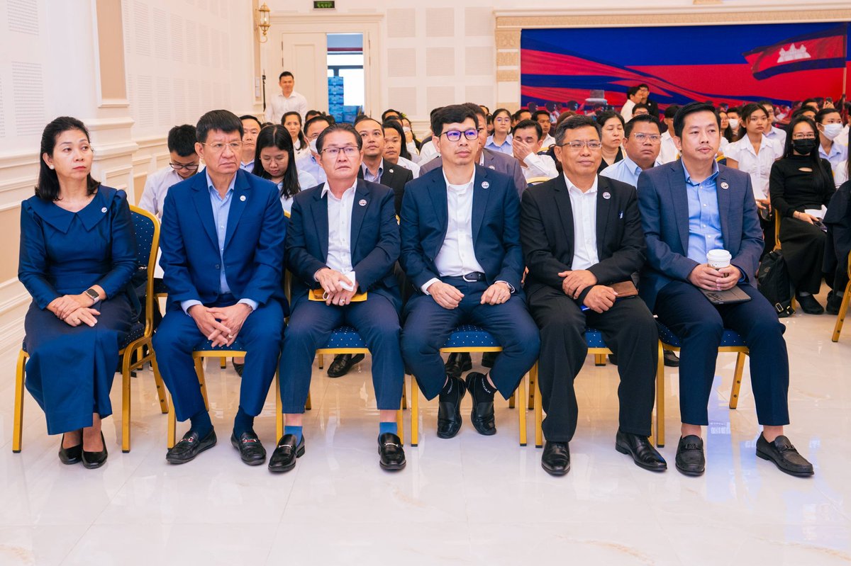 友利银行总裁访柬与国家银行行长会谈