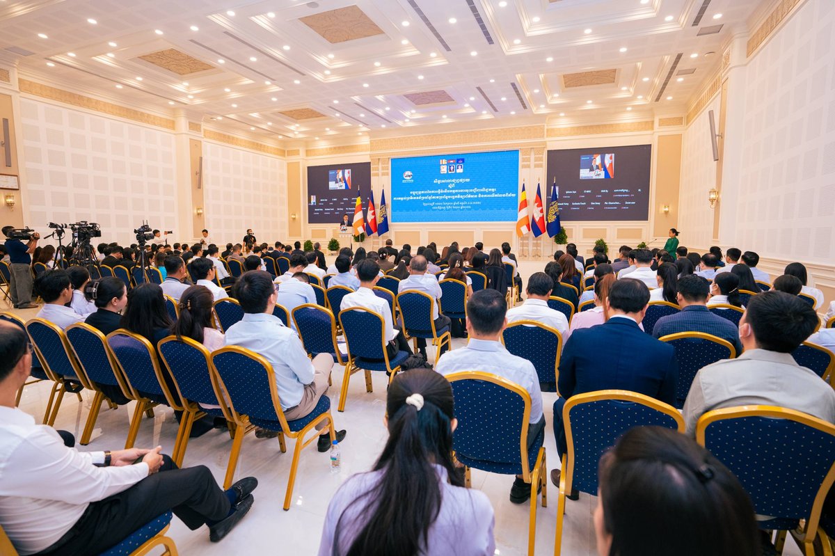 友利银行总裁访柬与国家银行行长会谈