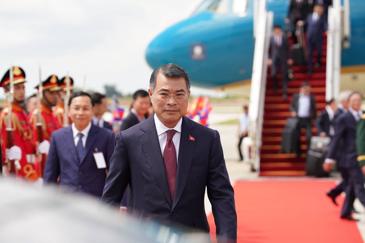 越南总理抵达德崇国际机场开启正式访问