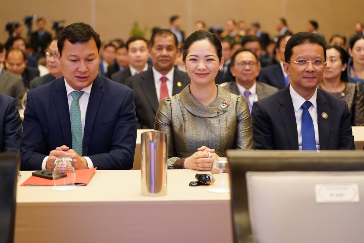柬越商业论坛在金边举行 洪玛奈与越南总理共同主持