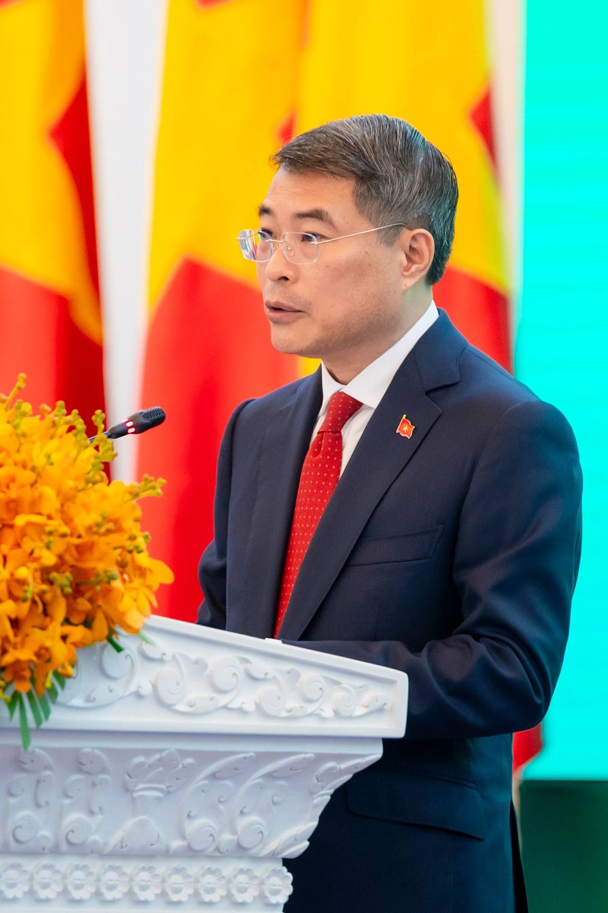 柬埔寨总理洪玛奈在和平大厦设宴,欢迎越南总理黎明兴率团对柬埔