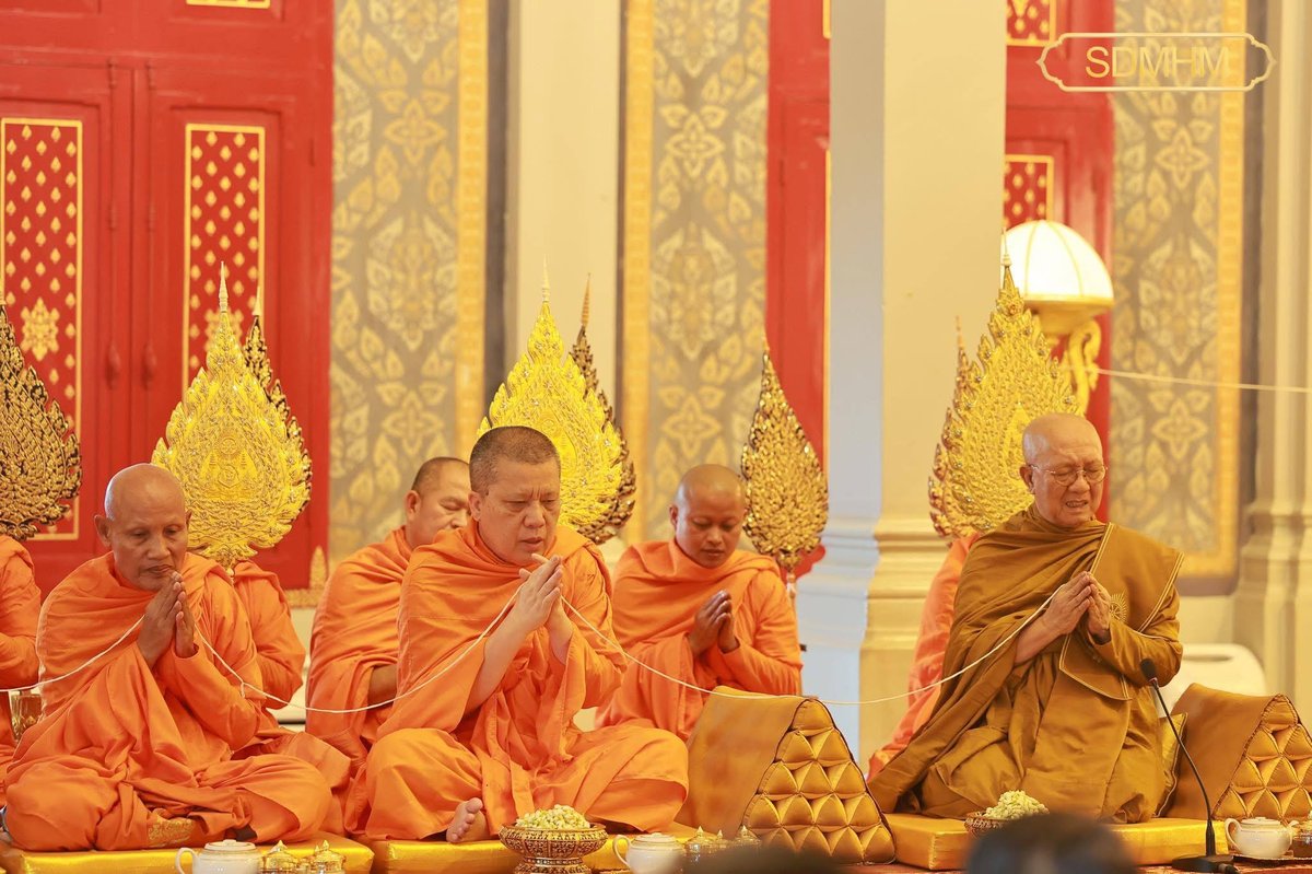 西哈莫尼国王主持亡人节第13天祭祀仪式