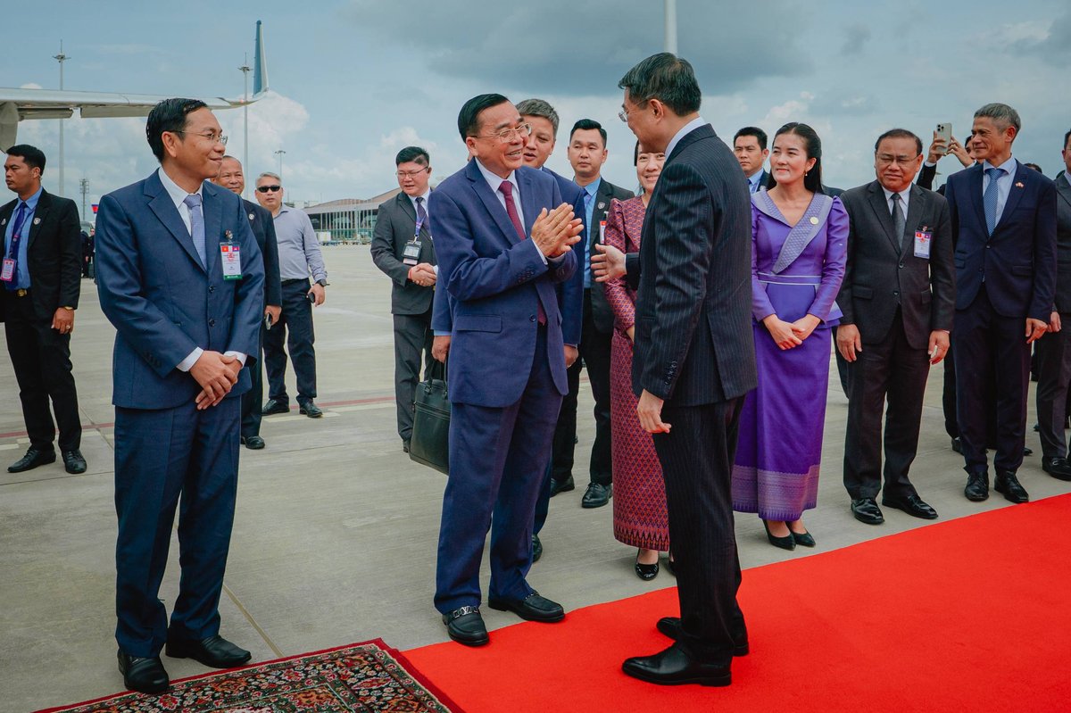 越南总理结束对柬埔寨正式访问 离境德崇国际机场