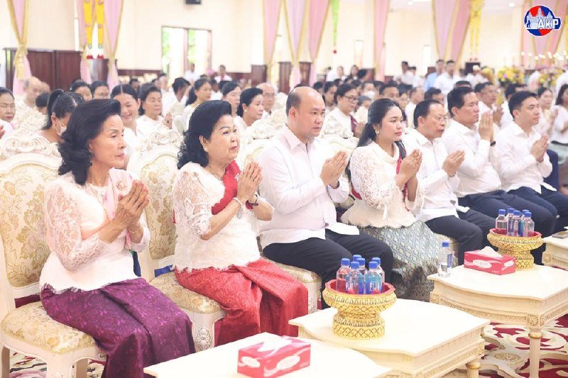 洪玛尼副总理出席铁桥头区寺庙祭祖仪式