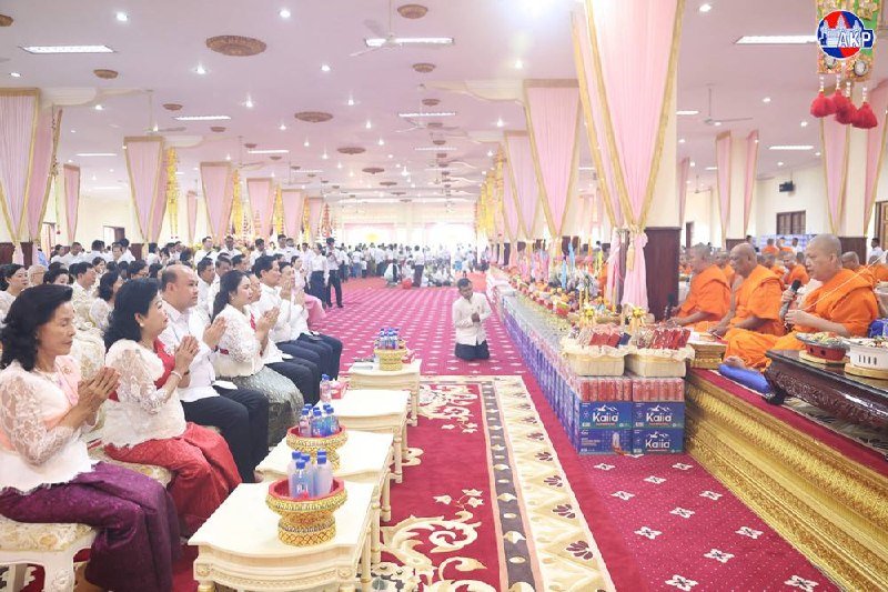 洪玛尼副总理出席铁桥头区寺庙祭祖仪式