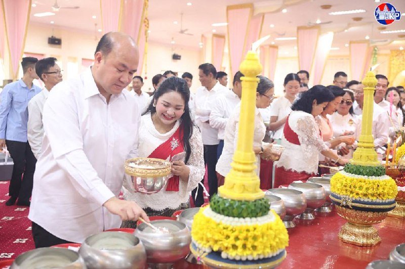 洪玛尼副总理出席铁桥头区寺庙祭祖仪式