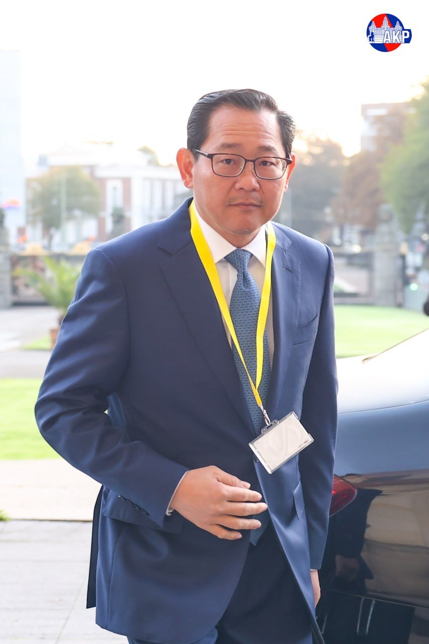 柬埔寨副总理兼外交部长布拉索昆率团在荷兰出席联合国海洋法公约