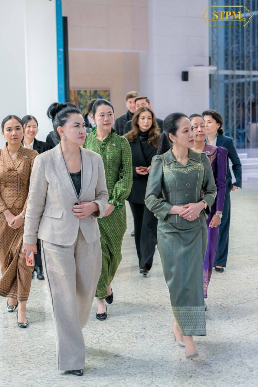 毕占莫妮夫人访问哈萨克斯坦国家博物馆