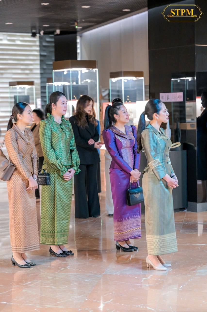 毕占莫妮夫人访问哈萨克斯坦国家博物馆