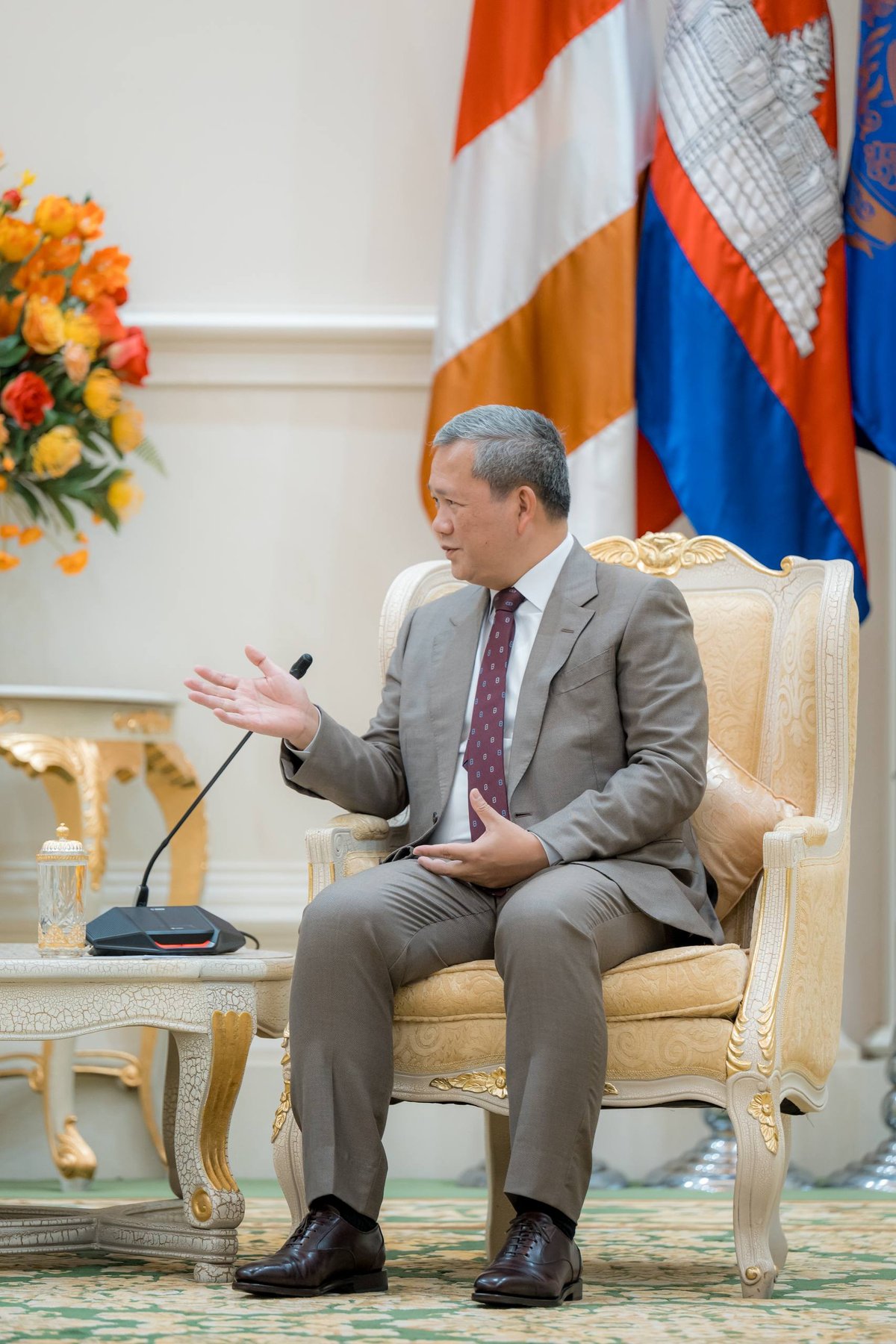 洪玛奈总理会见菲律宾军方高层 探讨军事合作