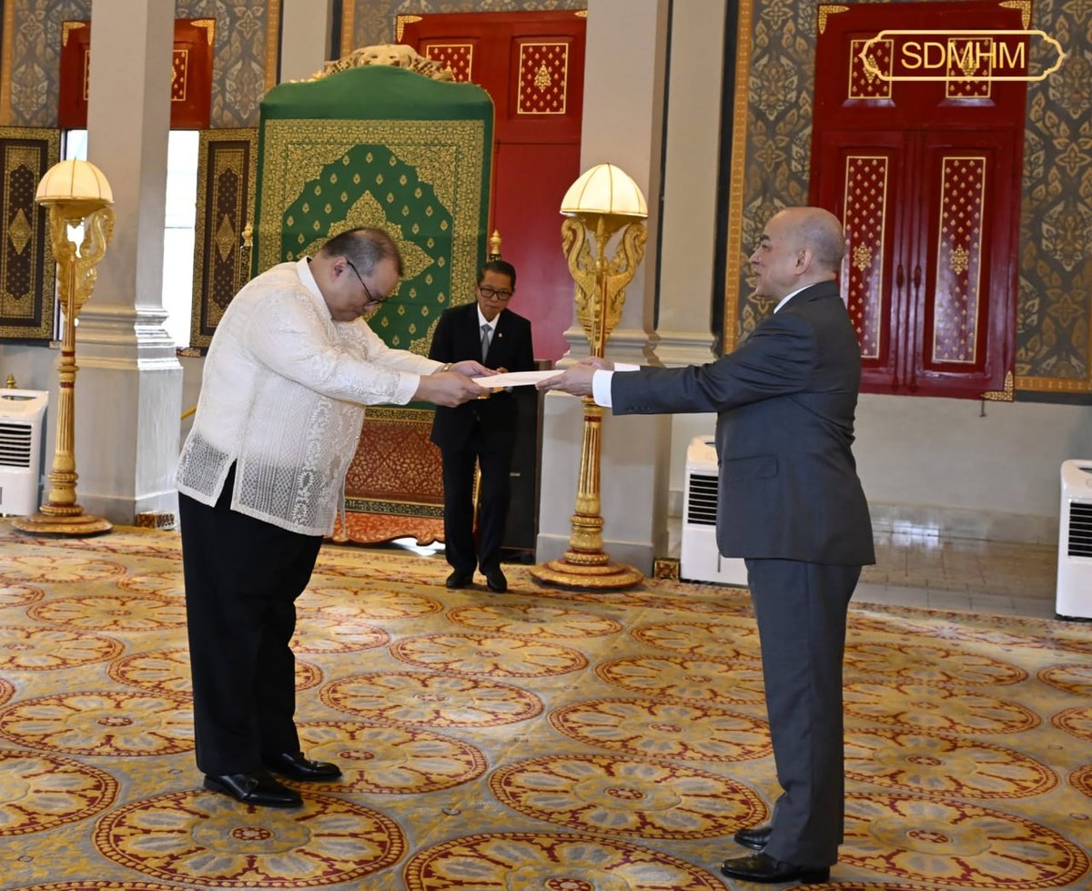 菲律宾新任驻柬大使向西哈莫尼国王递交国书
