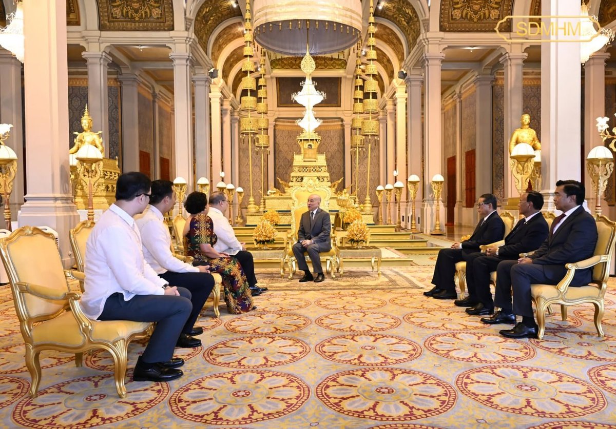 菲律宾新任驻柬大使向西哈莫尼国王递交国书