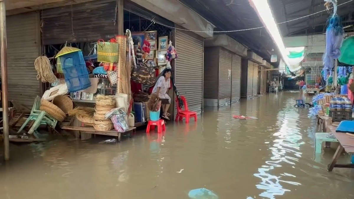 卜迭棉芷省蒙哥博雷县一市场遭洪水淹没