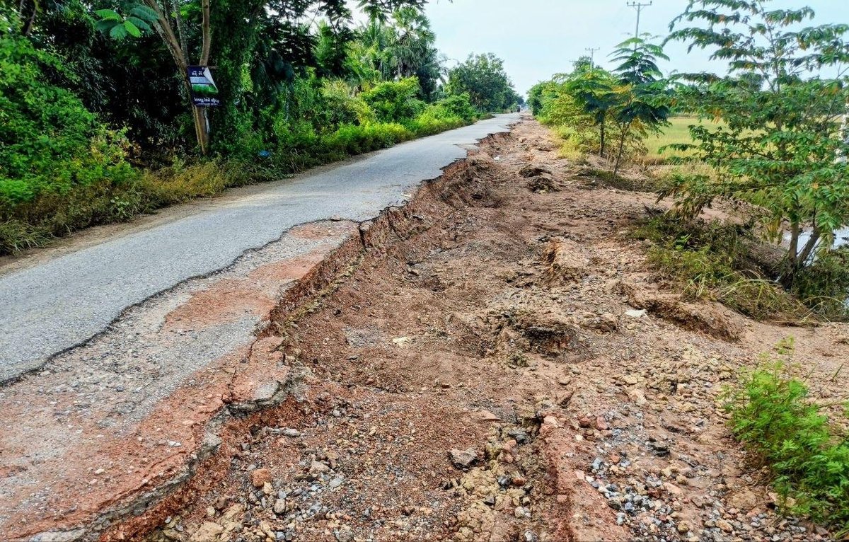 马德望省洪水退去 多条道路受损严重抢修中