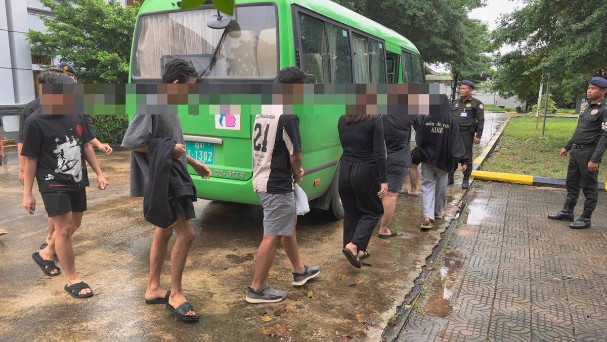 西港12名印尼籍嫌疑人涉电诈被捕 查获大量作案工具