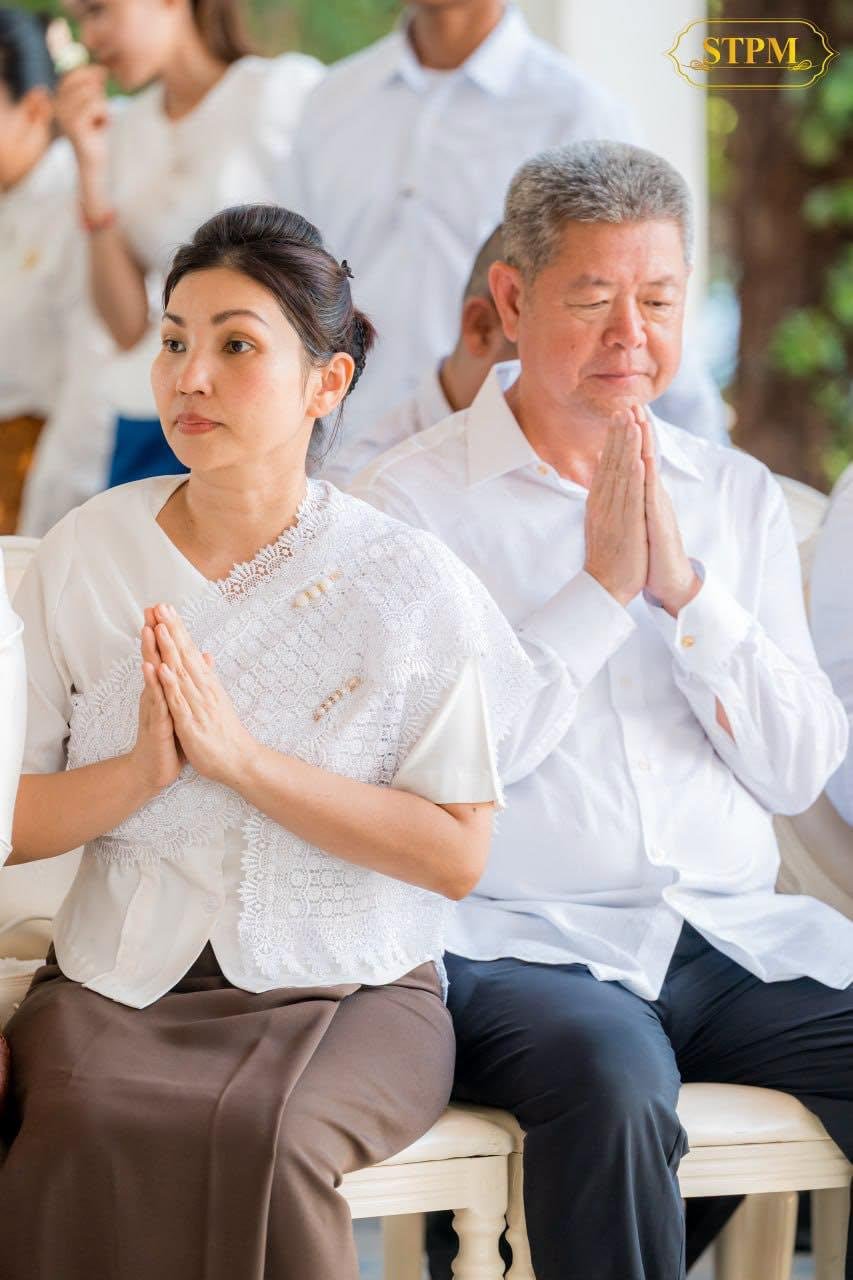 洪玛奈携多位高官赴实居省寺庙祈福