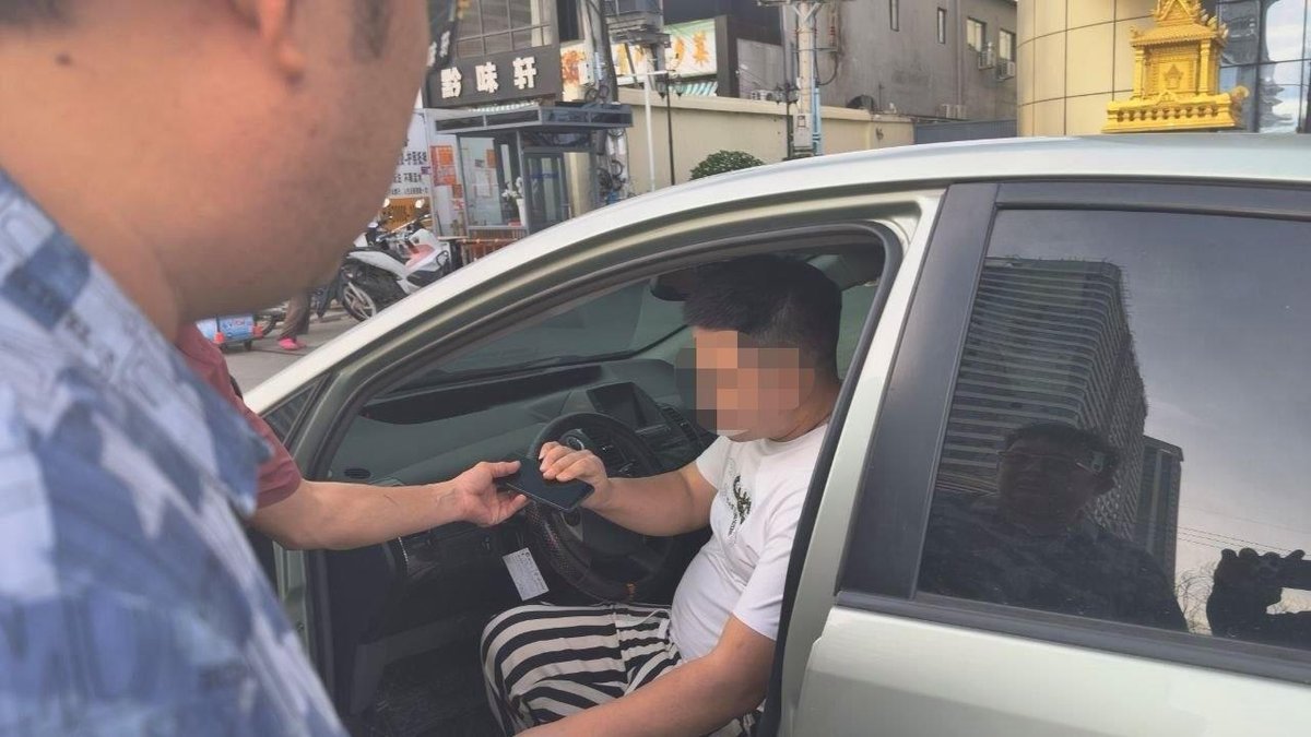 西港一中国男子因使用伪基站群发短信被捕