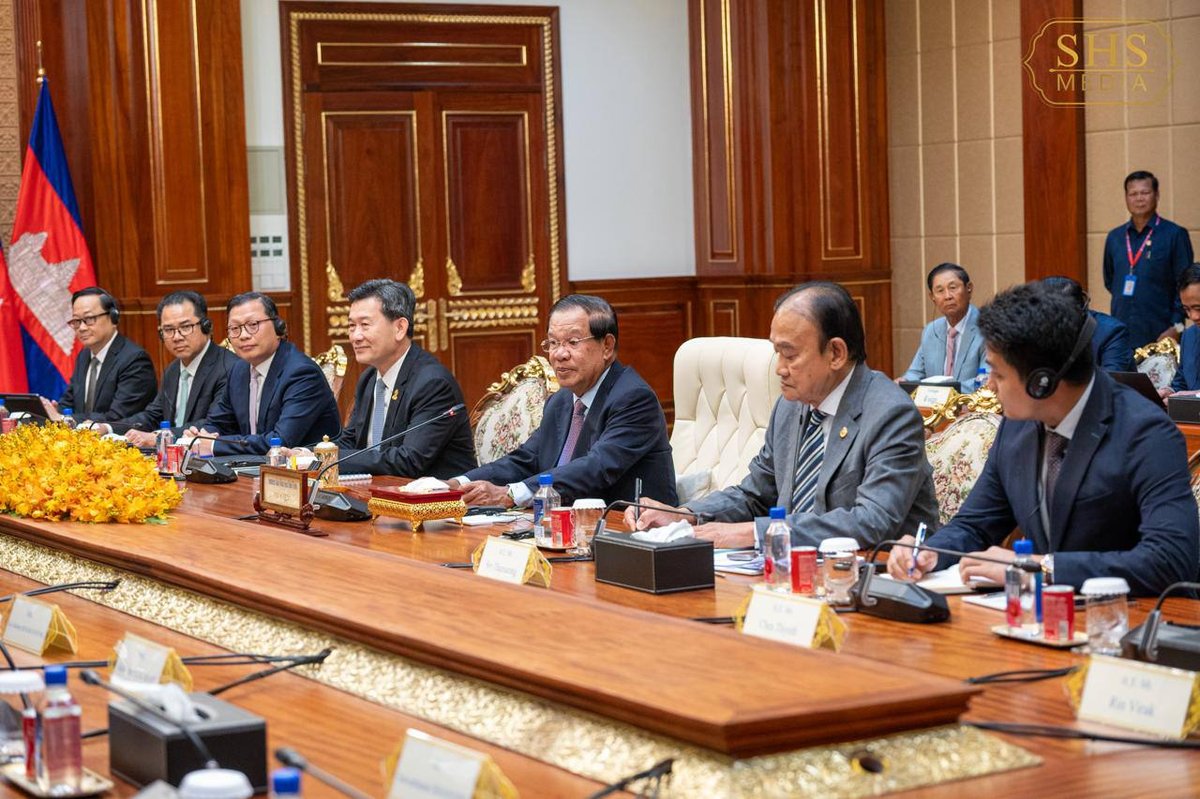 洪森会见老挝青年代表团 推动双边交流