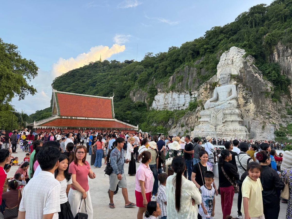 马德望省亡人节游客超10万人次 受天气影响同比下降