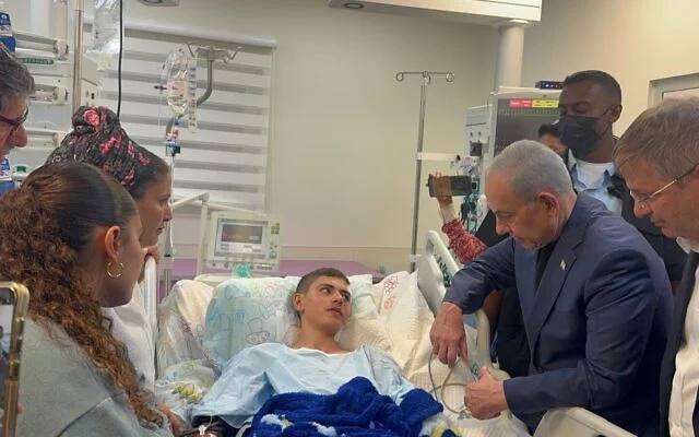 以色列总理内塔尼亚胡慰问爆炸事件受害者
