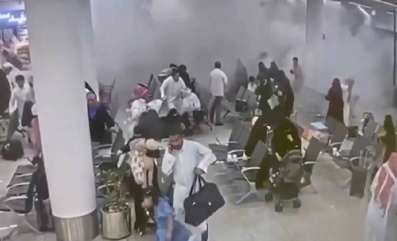 沙特阿拉伯机场发生爆炸事件