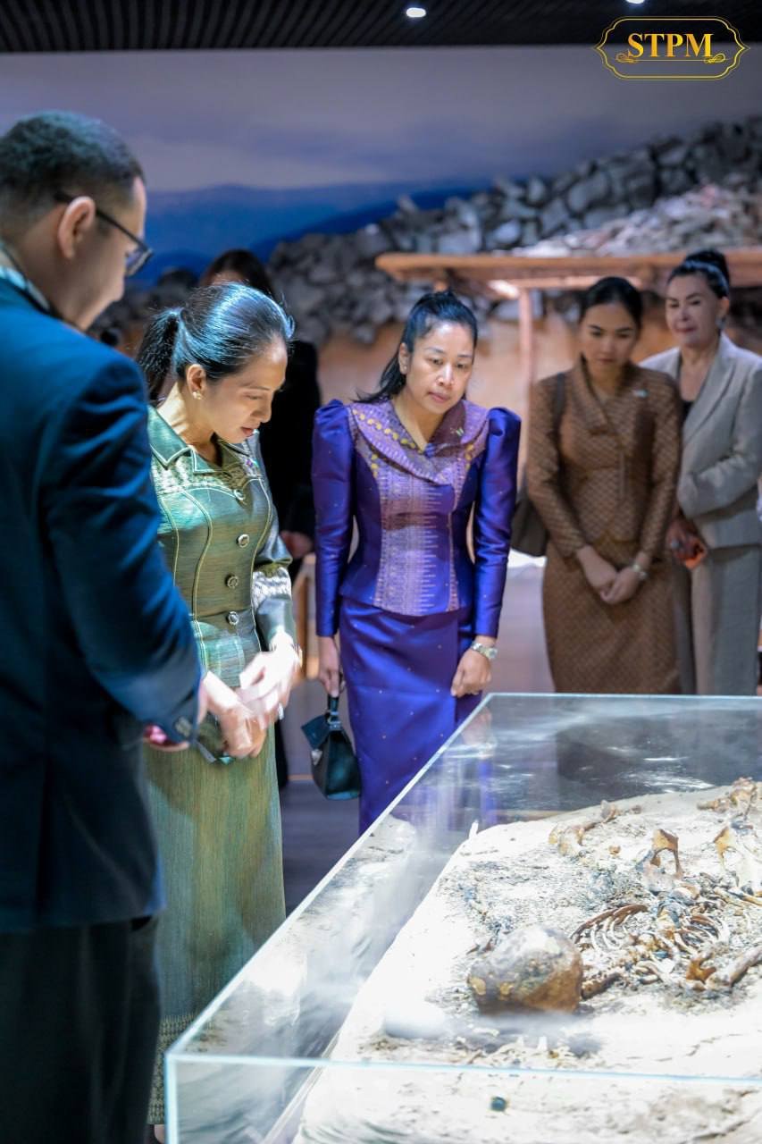 柬埔寨总理夫人碧占莫妮访问哈萨克斯坦国家博物馆