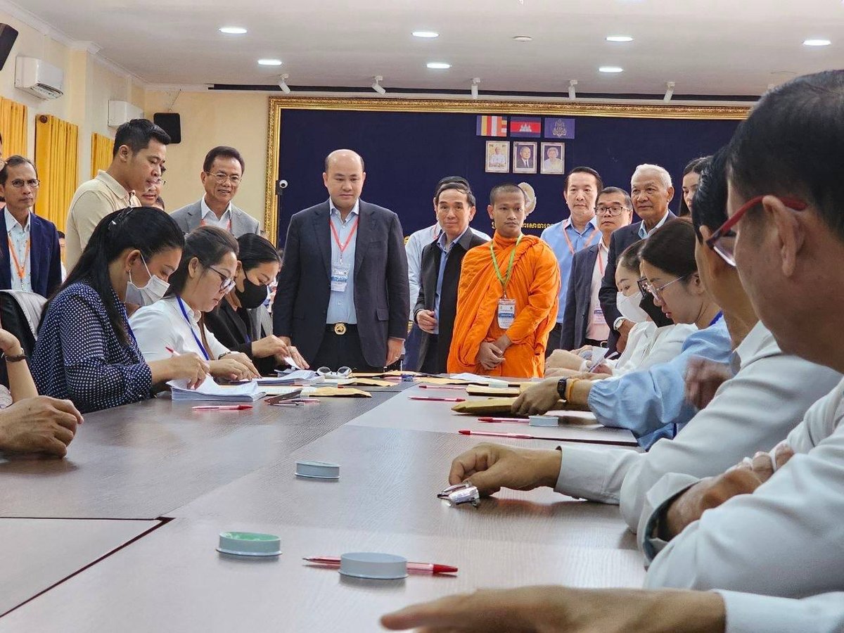 洪玛尼主持2026-2027学年教师招聘考试工作