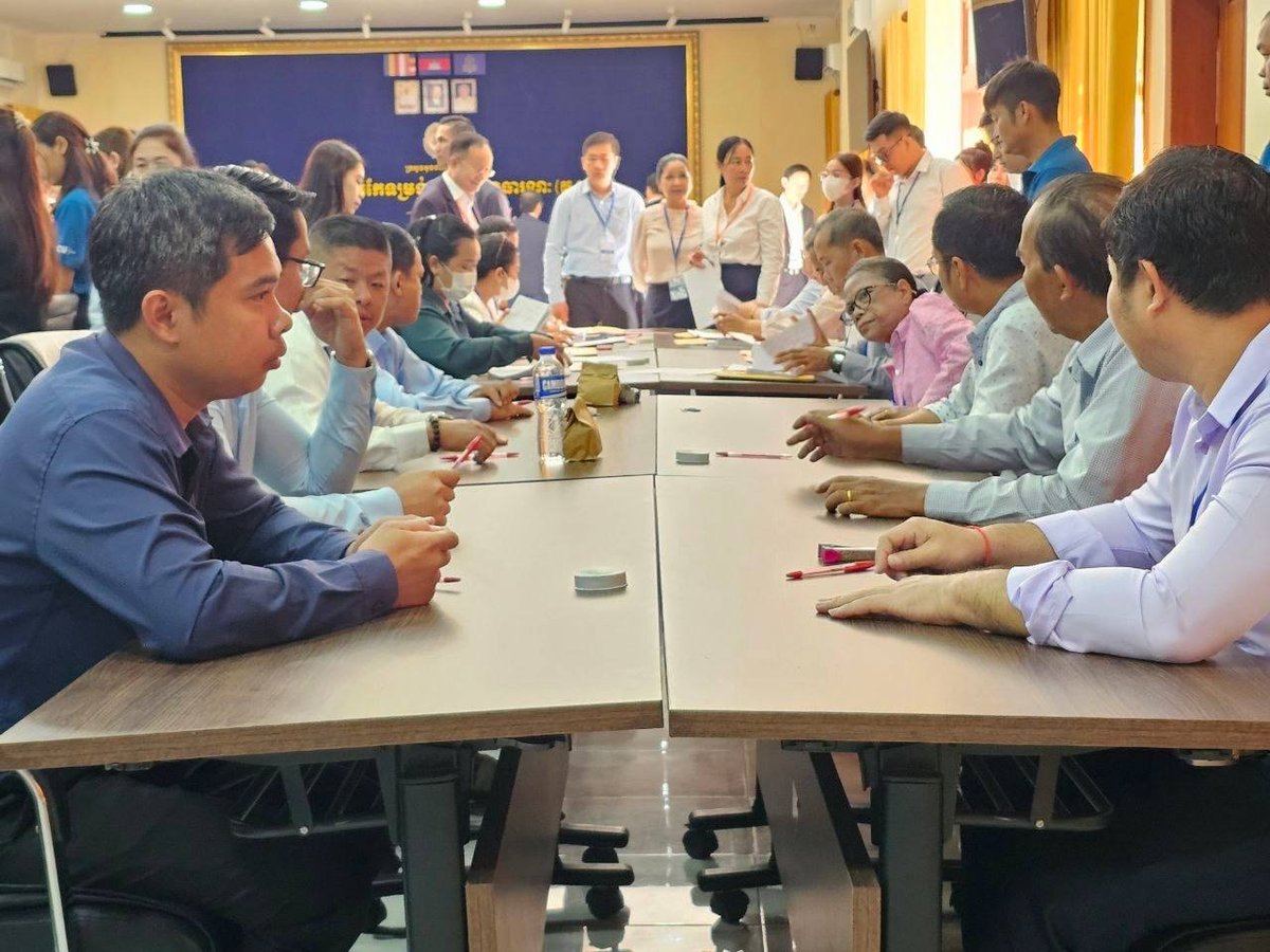 洪玛尼主持2026-2027学年教师招聘考试工作
