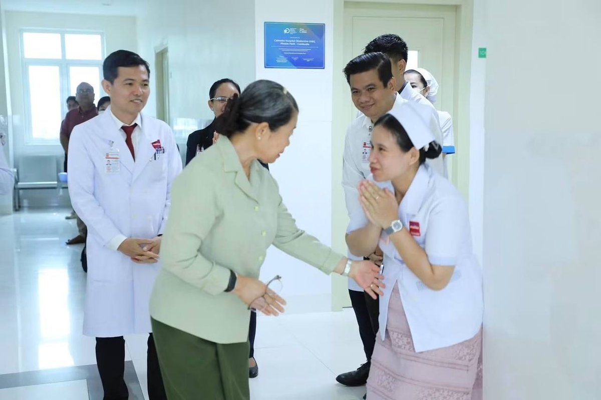 棉森婉探望贺南洪 贺南洪目前在金边甘密医院治疗