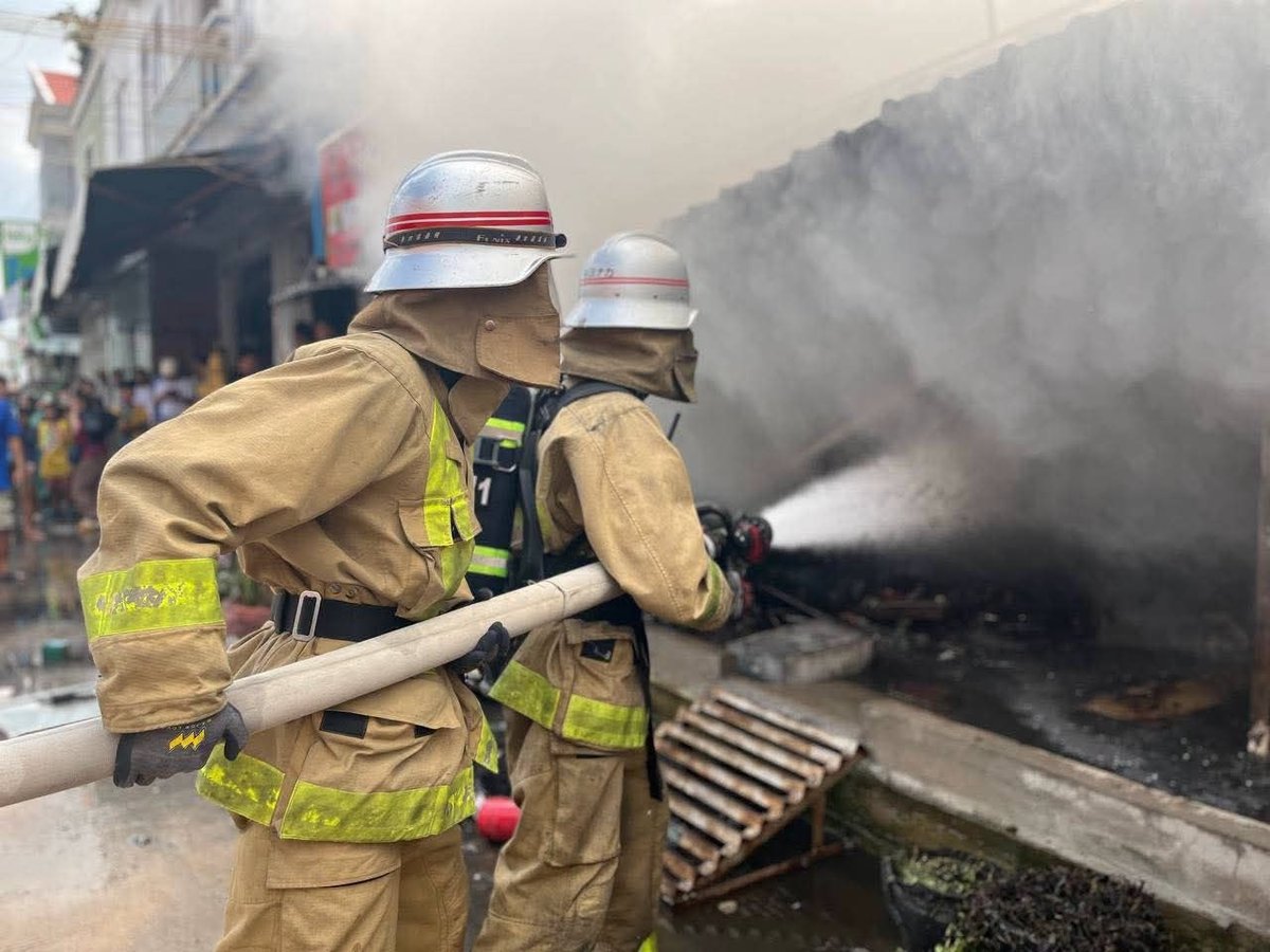 金边森速区和平2市场附近发生火灾 暂无人员伤亡
