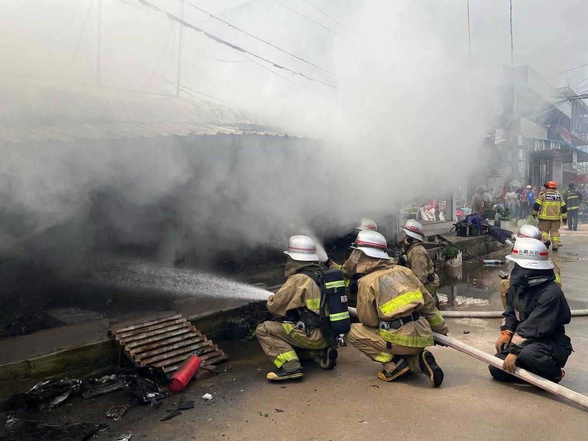 金边森速区和平2市场附近发生火灾 暂无人员伤亡