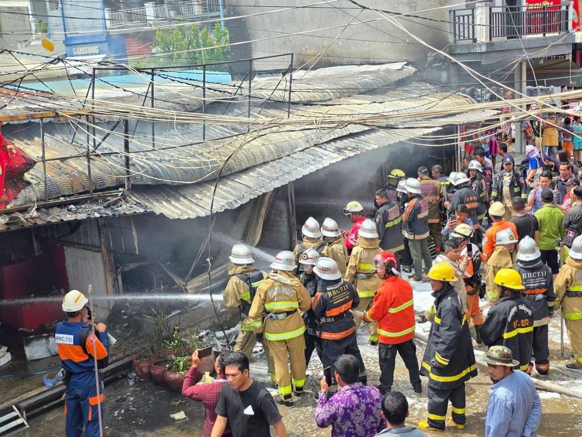 金边森速区和平2市场附近发生火灾 暂无人员伤亡