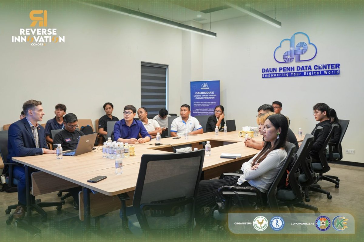 德崇初创中心组织学员参观Daun Penh Data Clo
