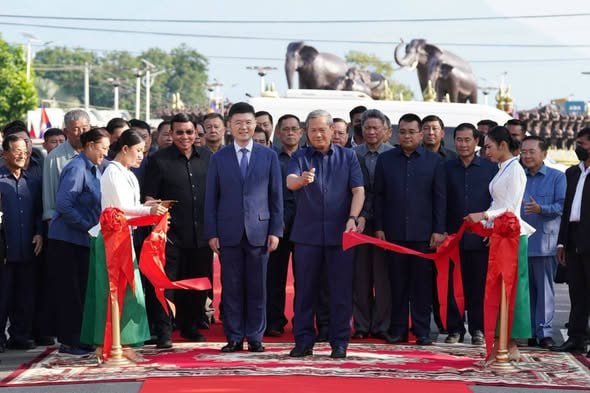 柬埔寨10号公路正式举行通车仪式,该公路全长约198.5公里