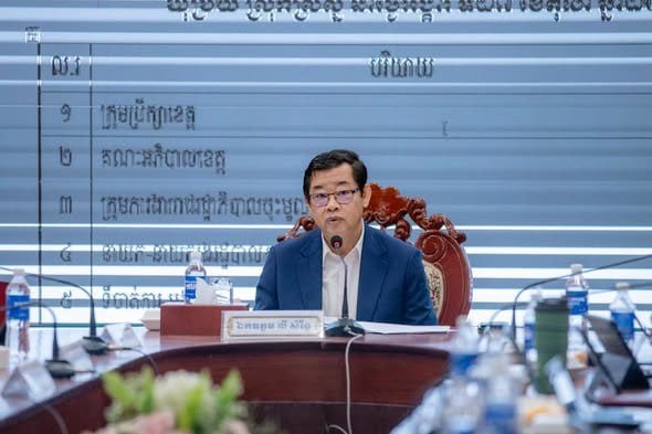 暹粒省议会举行特别会议,针对两项重要议程进行讨论与审查,旨在