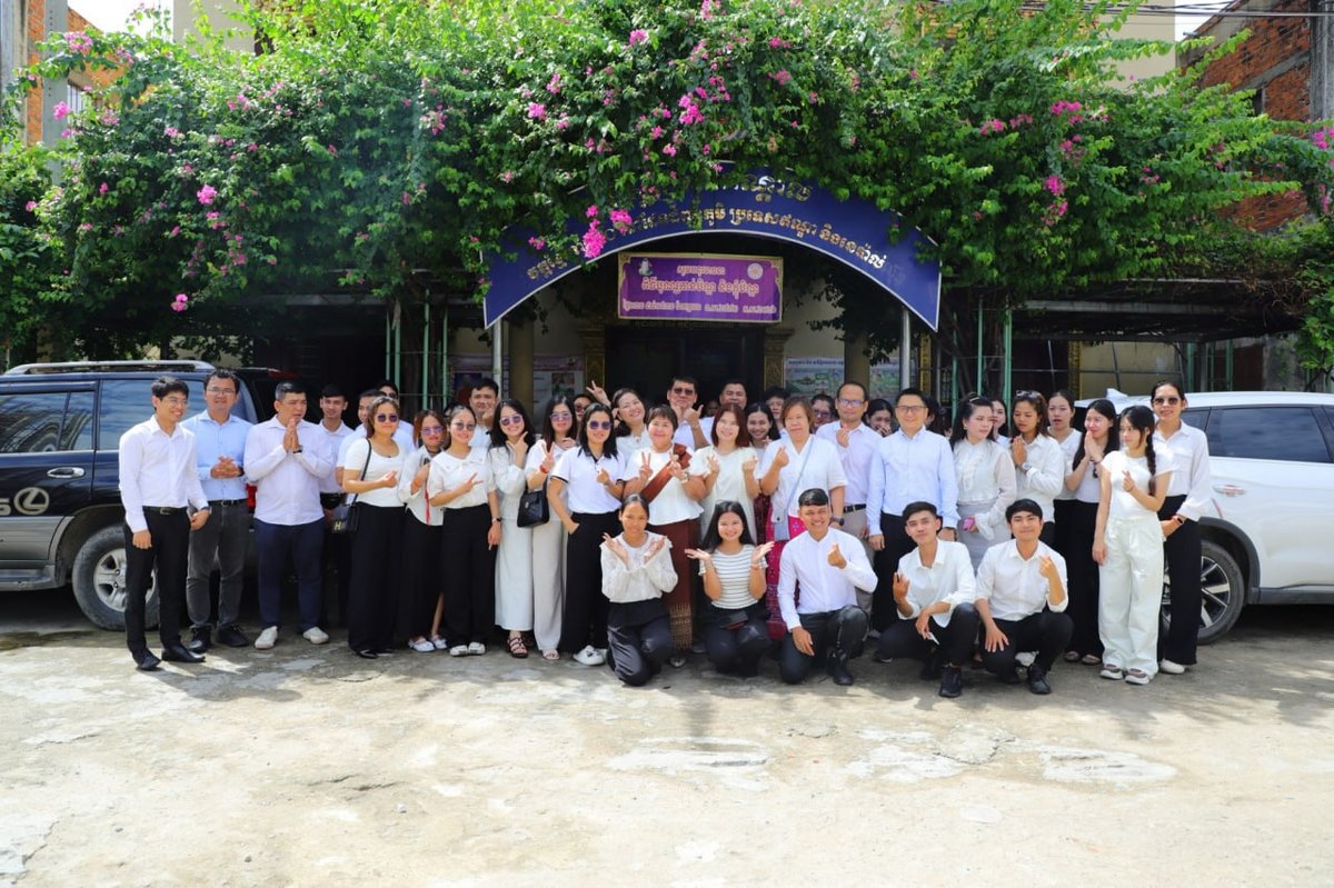 万客隆商场团队参与传统节日布施 庆祝亡人节
