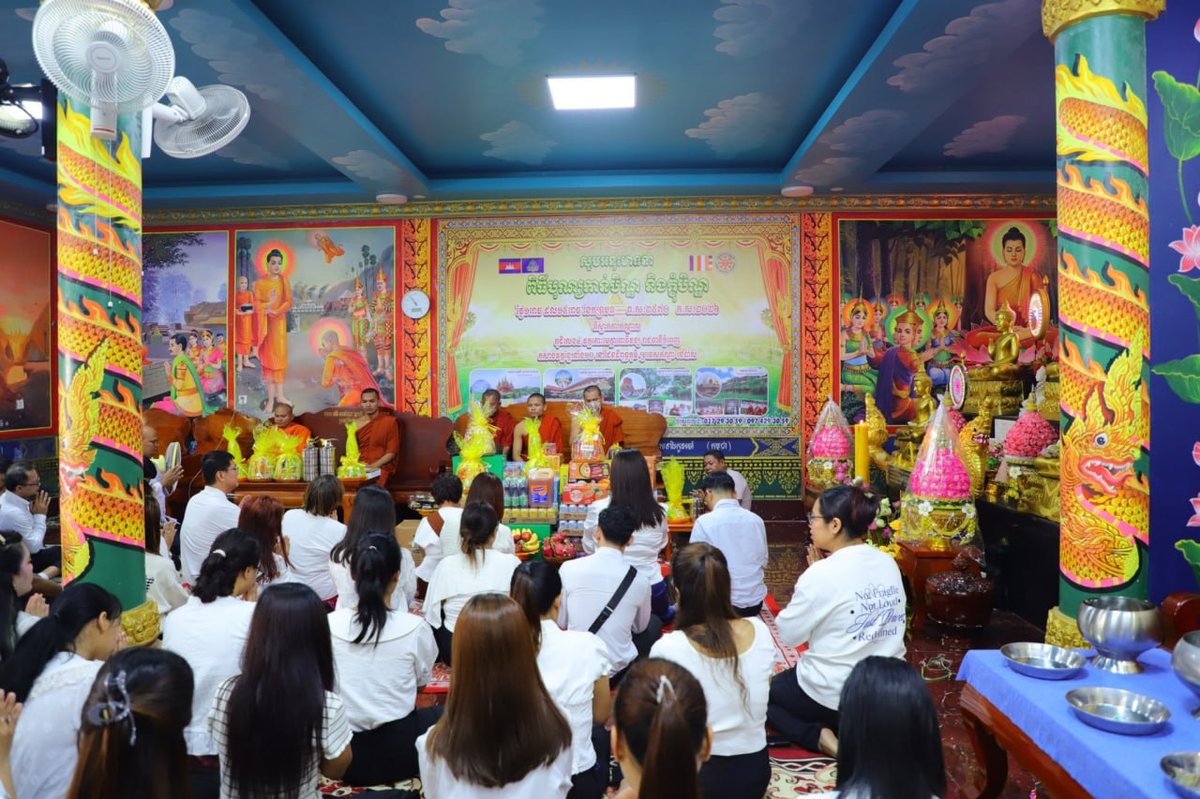 万客隆商场团队参与传统节日布施 庆祝亡人节