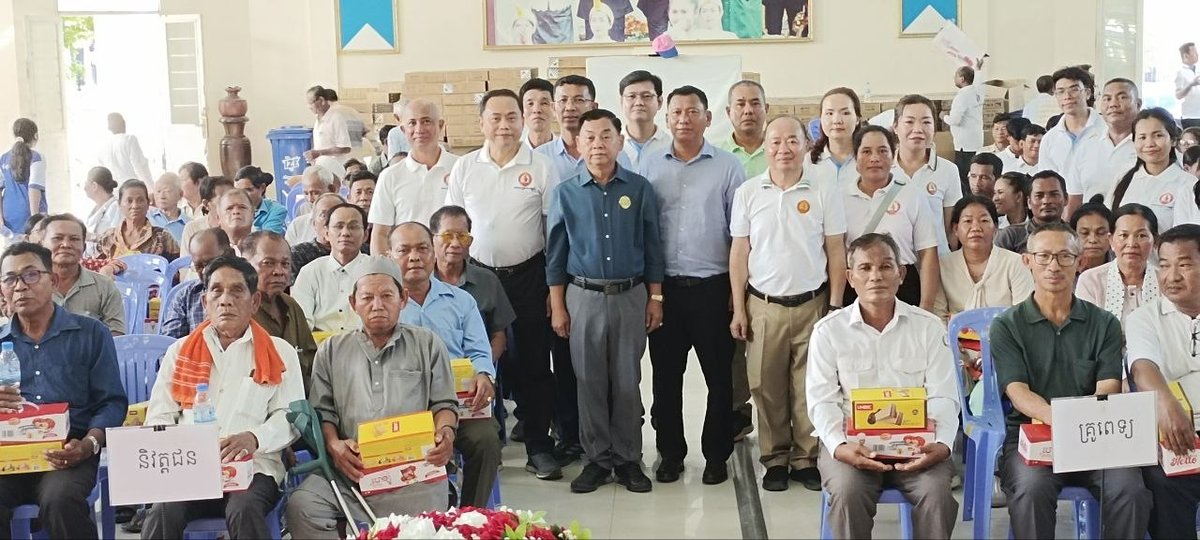 官员慰问240名退休教师