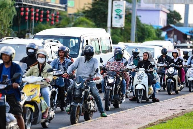 亡人节期间交通流量激增 政府呼吁民众注意行车安全